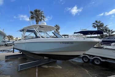 28' Boston Whaler 2018 Yacht For Sale